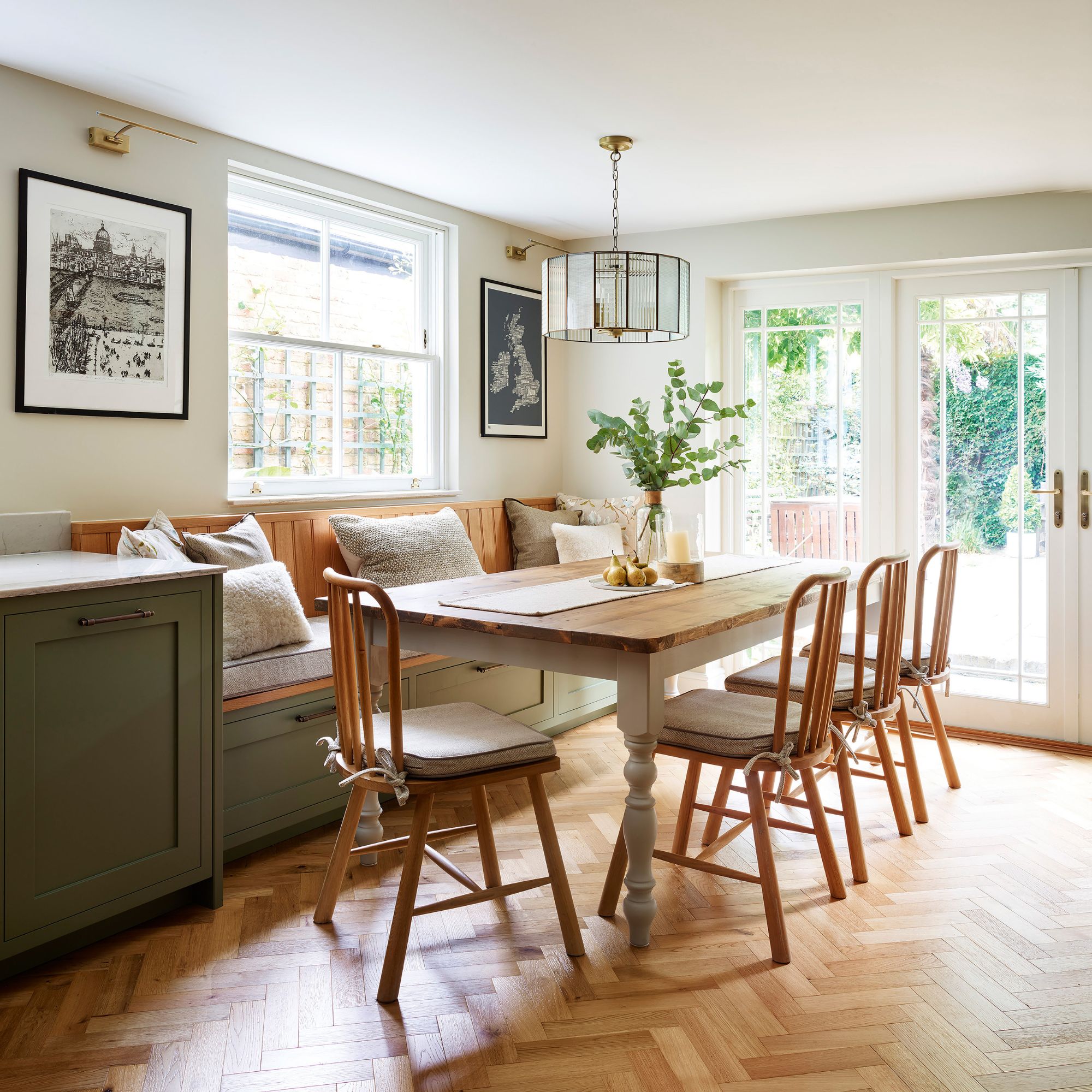 large Seating area that works well Kithcen