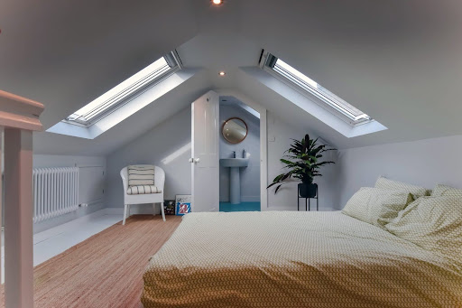Light bedroom white cieling